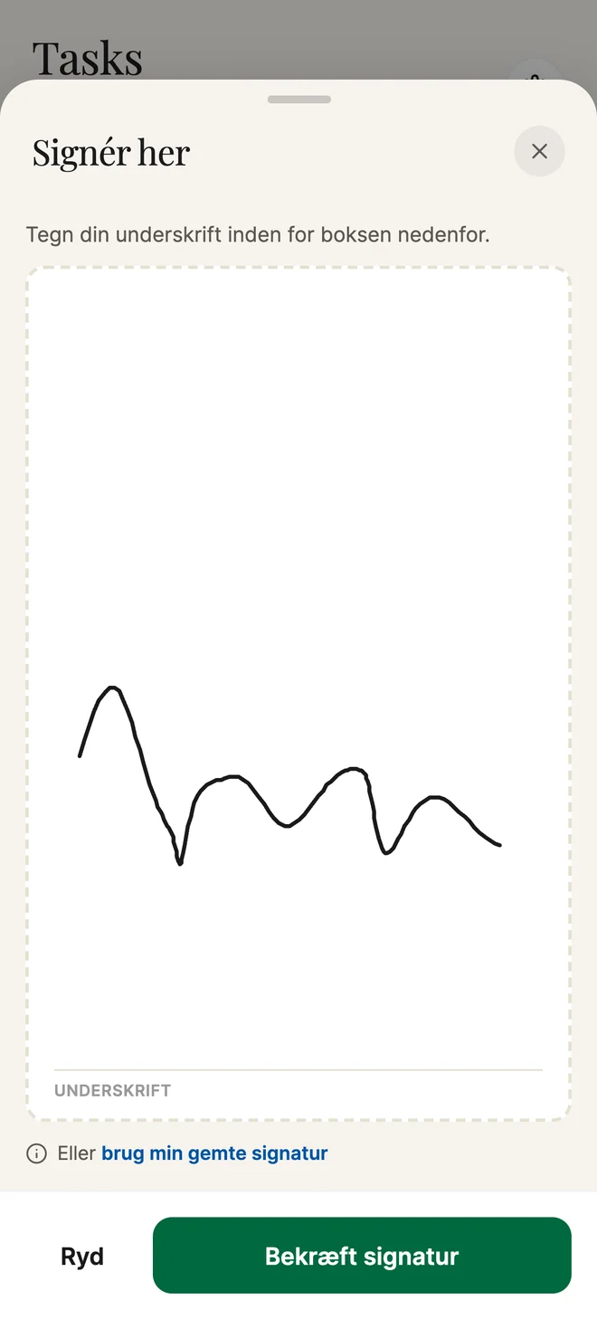 Signing the contract with a finger in the Komma app